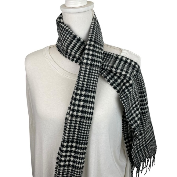 Cashmink by V. Fraas | Black White Herringbone Fringe Neck Scarf - Picture 2 of 4